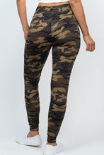 Load image into Gallery viewer, Camo Joggers
